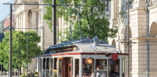 Nostalgie und Retro-Straßenbahn fahren in Budapest