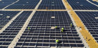 Wichtiger Meilenstein bei der Installation der größten europäischen Aufdach-Solaranlage bei Audi Hungaria