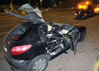 HIER raste der PKW in einen Budapester Baumarkt