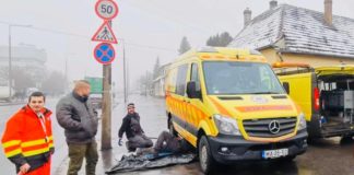 Glück für Krankenwagen mit Panne