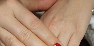 Weihnachtliches Nageldesign ist derzeit extrem in Mode