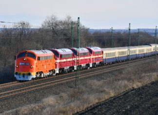 Spezieller Zugausflug: Alte Dieselloks zogen Sonderzug an den Balaton