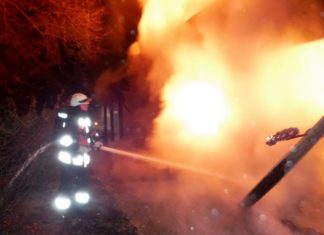 Feuer in Balatonlelle am Morgen: Lager abgebrannt!