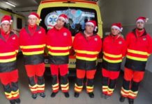 Rettungssanitäter mit viralem Weihnachtsvideogruß