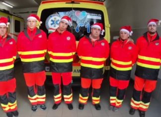 Rettungssanitäter mit viralem Weihnachtsvideogruß