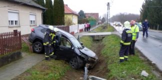 Auto crasht in Betonmast in Somogyjád