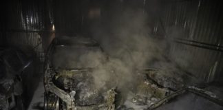 Budapest Großeinsatz: Autowerkstatt samt PKWs ausgebrannt!