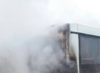 In Acsad: Plötzlich stand der hintere Teil des Busses in Flammen!