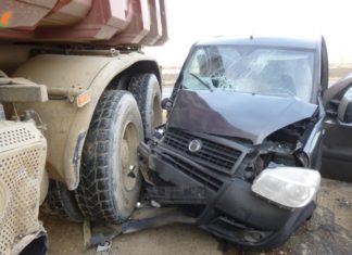 PKW und Lastwagen kollidierten auf der Bundesstrasse 84