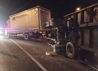 Györ: LKW kippte im Kreisverkehr um!