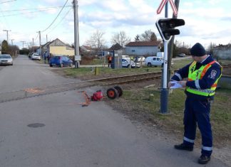 Zug erfasst Kleintraktor auf Bahnübergang – Traktorfahrer tödlich verletzt!