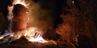 Der Aussichtsturm in Révfülöp brannte wie eine Fackel nieder!