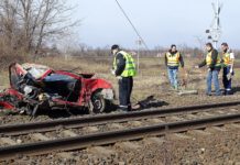 Tragischer Unfall: PKW von Zug erfasst in Kecskemét!