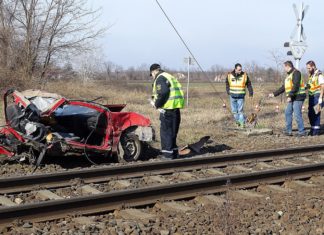 Tragischer Unfall: PKW von Zug erfasst in Kecskemét!