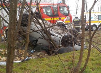 Auto überschlägt sich in der nähe von Farmos!