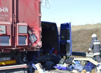 Langer Stau: LKW und Kleinbus kollidierten auf M1!