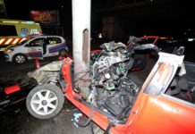 In Budapest PKW regelrecht um Ampelanlage gewickelt