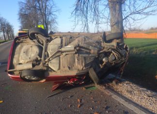 Gegen Kastanienbaum: Auto auf die Seite gelegt!
