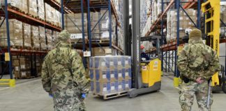 Militär koordiniert Auslieferung von Medizinischer Schutzausrüstung in Ungarn