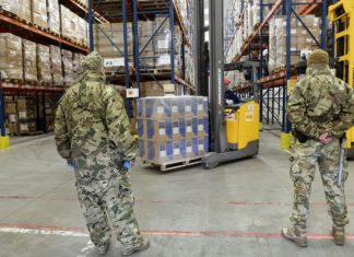 Militär koordiniert Auslieferung von Medizinischer Schutzausrüstung in Ungarn