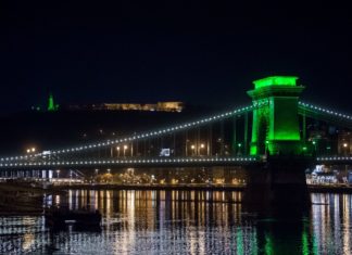 St. Patrick´s Day: Grüne Lichter in Budapest