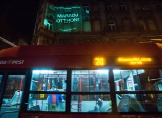 „Stay Home“ Projektionen in der Hauptstadt Budapest