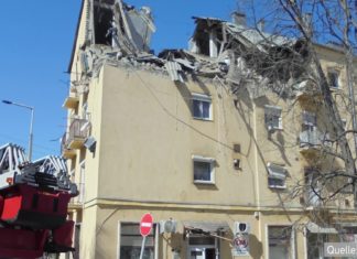 Petöfibanya: Explosion in Mehrfamilienhaus – Bewohner verschüttet!