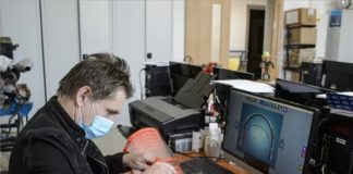 Mit 3D Druckern soll man sich beteiligen Gesichtsschutzmasken herzustellen