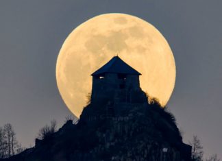 Burg Somoskőújfalu und der Vollmond!