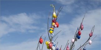 In Rakamaz tragen sogar die Osterhasen Schutzmasken