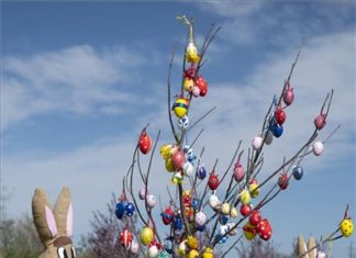 In Rakamaz tragen sogar die Osterhasen Schutzmasken