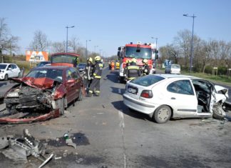 Mehrere Verletzte bei Unfall auf Schnellstrasse im Bereich Ferihegy Flughafenterminal.