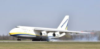 Mega Frachtflugzeug Antonov bringt medizinische Schutzausrüstung nach Budapest!