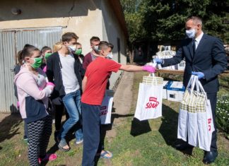 Unternehmensgruppe spendet insgesamt 1000 neue Computer für digitale Bildung an Kinder in Ungarn!
