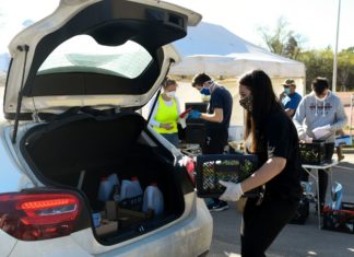 Kontaktloses Einkaufen in Dunakeszi im „Drive-In-Markt“