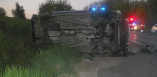 Auto landete auf der Seite in der Nähe von Sárbogárd