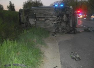 Auto landete auf der Seite in der Nähe von Sárbogárd