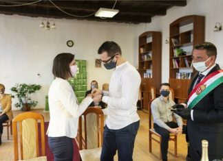 Hochzeit geht auch in Schutzmaske