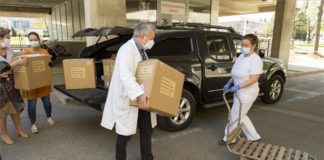 Jetzt auch in Györ angekommen: Schutzmasken – Győrer Krankenhaus hat 10 Tausend Schutzmasken bekommen