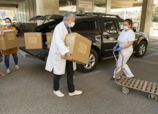 Jetzt auch in Györ angekommen: Schutzmasken – Győrer Krankenhaus hat 10 Tausend Schutzmasken bekommen