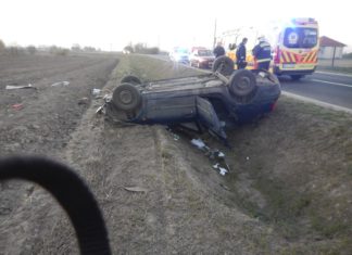 Cegléd: Alleinunfall endete auf dem Dach