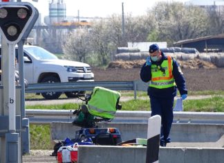 Mann mit Elektromobil wurde von Zug getroffen!