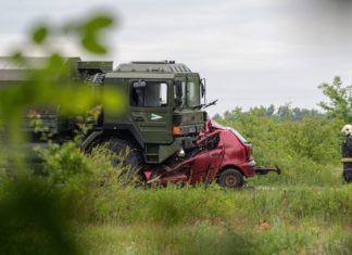 Wieder Horrorunfall: PKW frontal in LKW in Baja