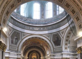 Die heiligen Messen in Coronazeiten: Pfingstsonntag in Esztergom