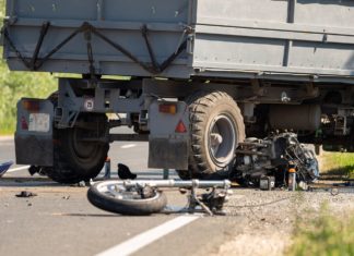 60-jähriger Motorradfahrer stirbt bei Kollision mit Traktorgespann