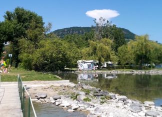 Idyllischer ruhiger Familienstrand in Badacsonytördemic