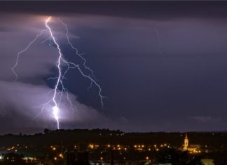Spektakuläre Blitze über Nagkanizsa