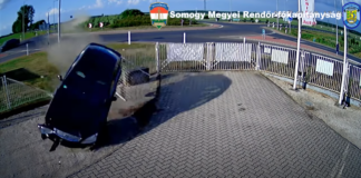 Betrunkener Fahrer schleudert aus dem Kreisverkehr