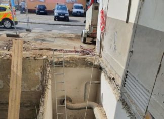 Szombathely: Bauarbeiter fällt in vier Meter tiefen Schacht!