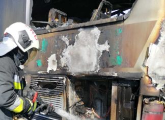 Bus brennt auf der M7 – Passagiere konnten sich retten!